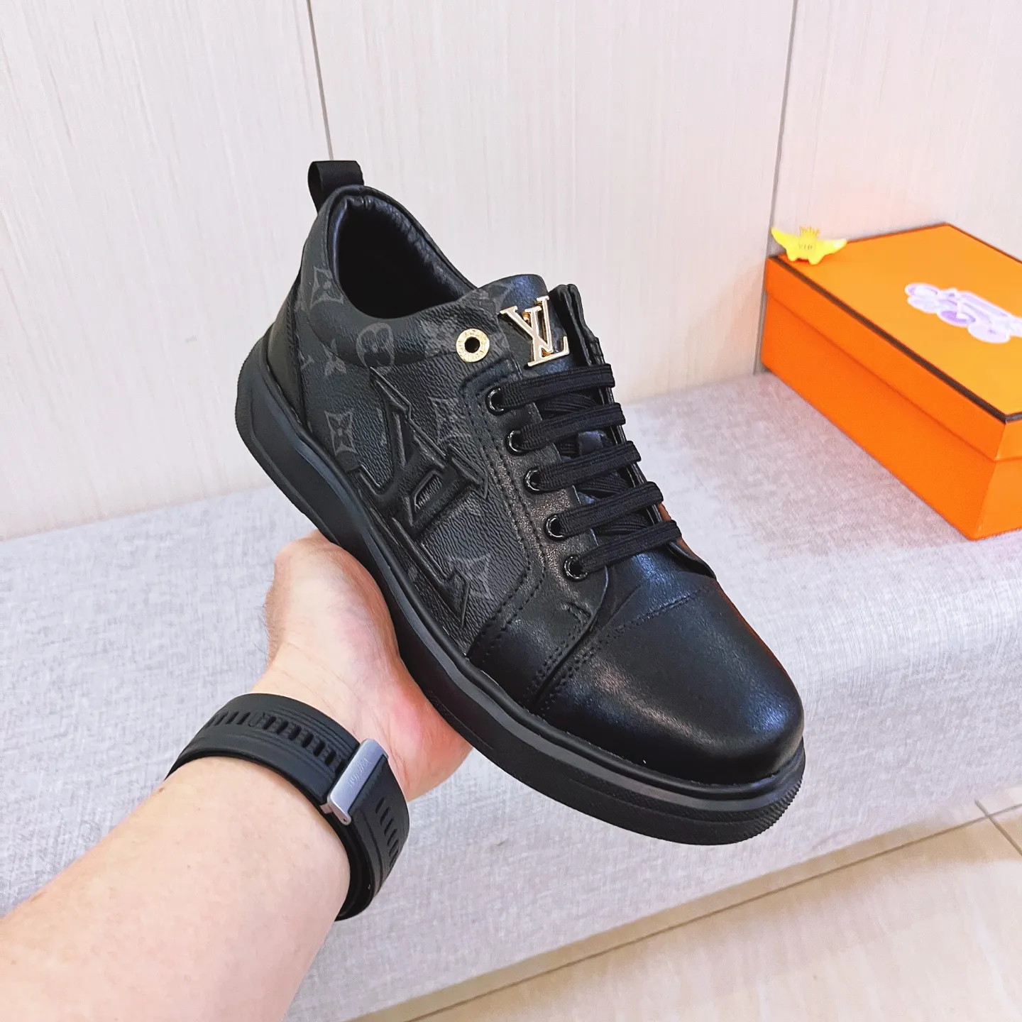 Men's Men's Shoes Men's Shoes💰 420 Men's Men's Shoes💰[LV]🔥Louis Vuitton Men's high-end brand official website 1:1 Latest masterpiece: The upper is made of Italian imported first-layer cowhide with a comfortable and breathable lining➕Original non-slip and wear-resistant outsole🔥, making walking more convenient and comfortable! An exclusive new model, a stunning work, a beautiful 1:1 replica [color] compared to the official quality! Create a fashionable personality to set off your uniqueness! A must-have for trendy men! Classic🔥Size: 38-44 Color: 🔥Multiple colors available🔥.